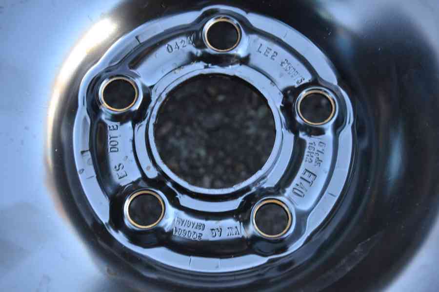 NOVÝ zimní komplet Š.Fabia IV/VW Polo,S.Ibiza-185/65R15 - foto 20