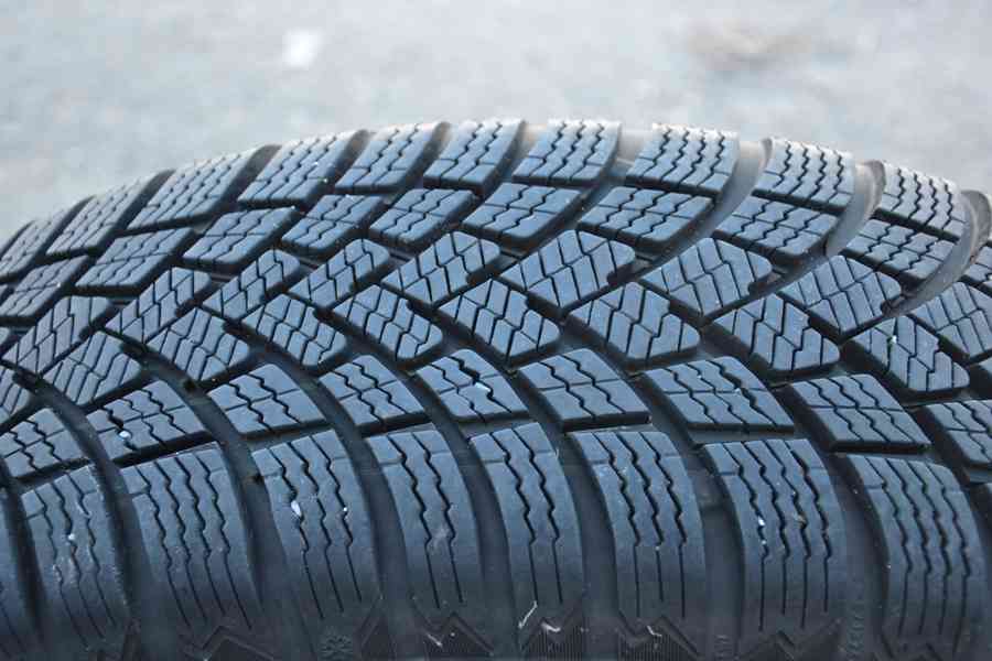 NOVÝ zimní komplet Š.Fabia IV/VW Polo,S.Ibiza-185/65R15 - foto 14