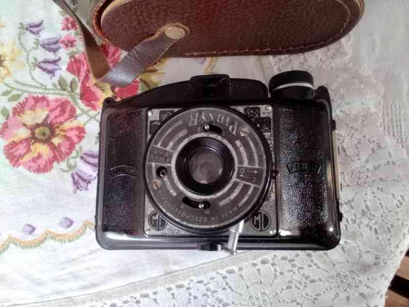 Starý fotoaparát zn.Pionýr s kož.brašnou - foto 4