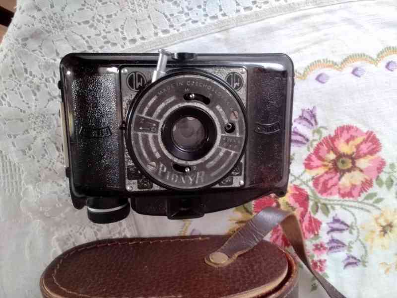 Starý fotoaparát zn.Pionýr s kož.brašnou - foto 3