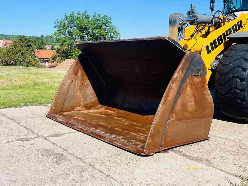 Kolový nakladač Liebherr L566 (Možnost leasingu) - foto 8