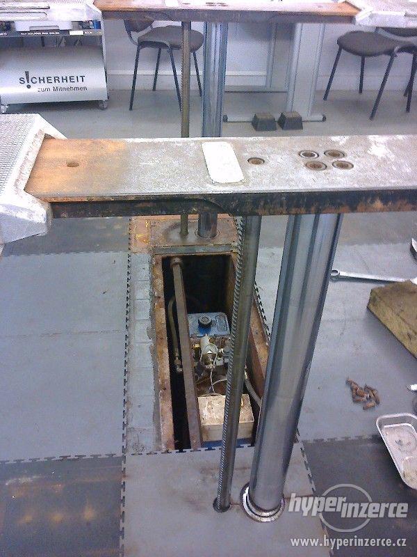 Dvousloupový podlahový zvedák 3,2 a 5 t. Slift ,Maha - foto 1