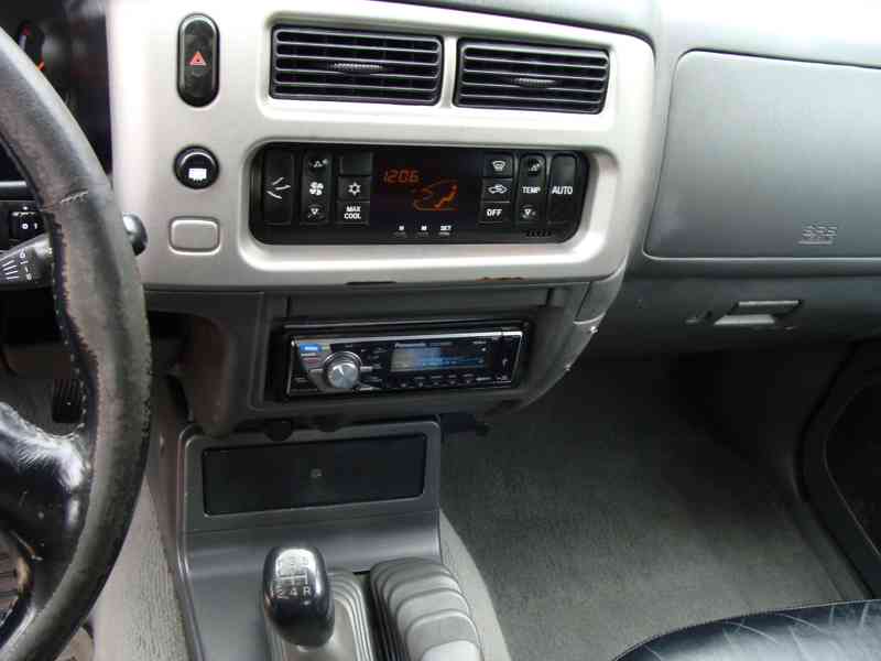 Mitsubishi L200, 2,5 TD 85 kw 4x4 rok 2005 - foto 17