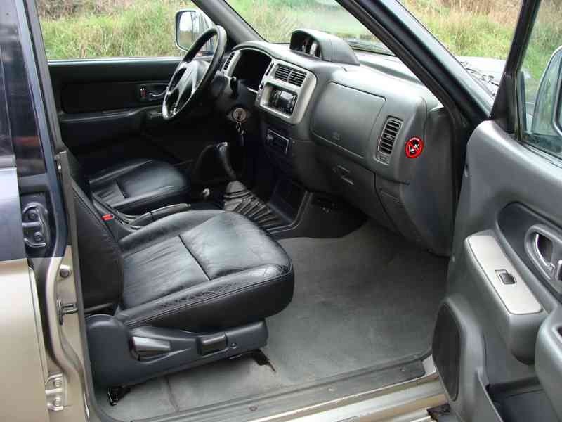 Mitsubishi L200, 2,5 TD 85 kw 4x4 rok 2005 - foto 13