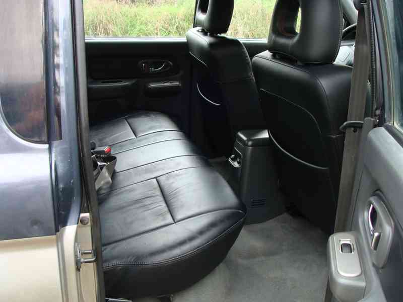 Mitsubishi L200, 2,5 TD 85 kw 4x4 rok 2005 - foto 12