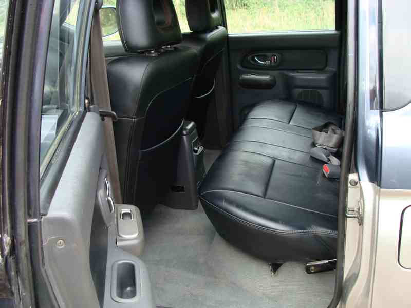 Mitsubishi L200, 2,5 TD 85 kw 4x4 rok 2005 - foto 11
