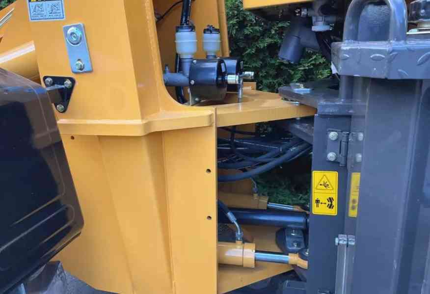 Kolový nakladač CR-30,hmotnost 8100 kg - Nakladač - foto 5