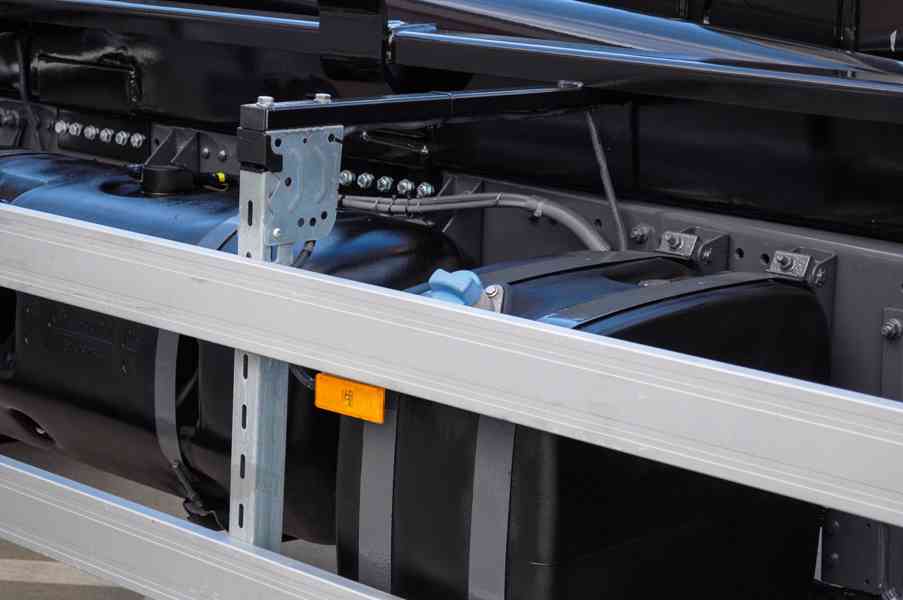 MERCEDES AXOR 1829 - HÁKOVÝ NOSIČ KONTEJNERŮ EU5 - foto 14