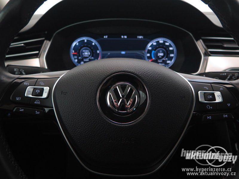 Volkswagen Passat 2.0, nafta, RV 2015, kůže - foto 8