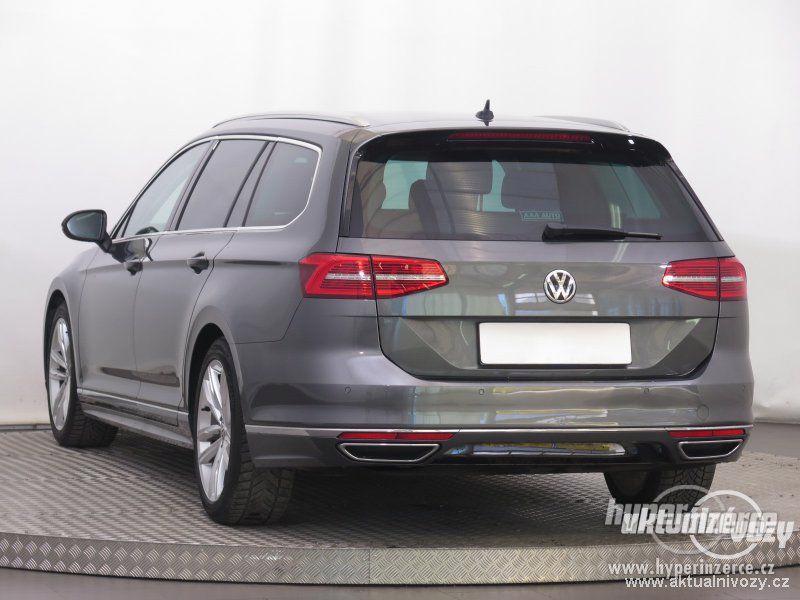 Volkswagen Passat 2.0, nafta, RV 2015, kůže - foto 17