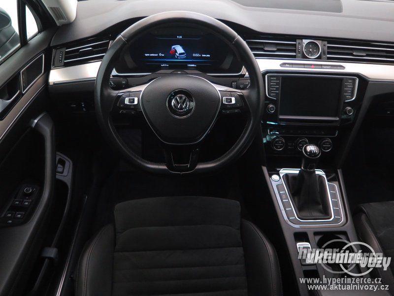 Volkswagen Passat 2.0, nafta, RV 2015, kůže - foto 22