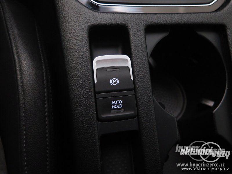 Volkswagen Passat 2.0, nafta, RV 2015, kůže - foto 28