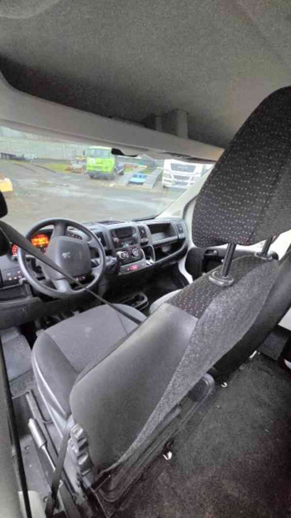 3.5t sklápěč 7míst Peugeot Boxer 2.2HDi 103kW - foto 7