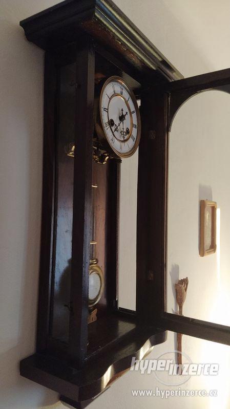 starožitné nástěnné hodiny - foto 4