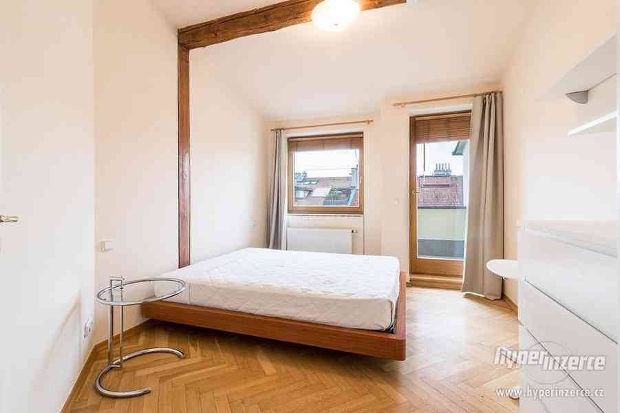 Pronájem krásného mezonetu 4+1, 130 m2 + terasa v činžovním domě v ul. Polská, Vinohrady, Praha 2 - foto 15
