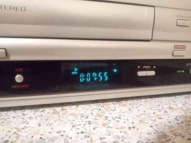 VHS-DVD rekordér AEG DVD-R4509VCR - foto 4
