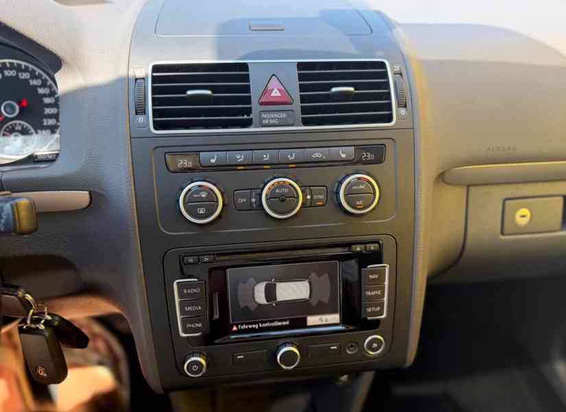 Volkswagen Touran 2,0TDI Life 103kw - foto 17