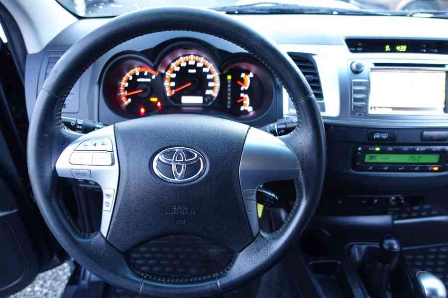 Toyota Hilux DoubleCab Executive 4x4 3.0 TD Aut. 126kw - foto 10