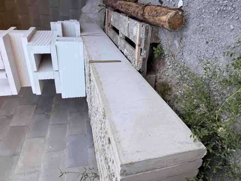 Plotový komplet LARIO – panely, sloupky a podhrabové desky - foto 7