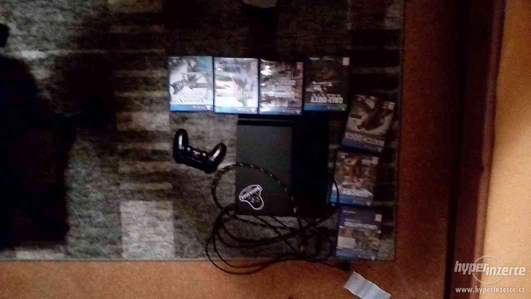 Prodám Playstation 4 + 7 her + kabely + ovladač - foto 2