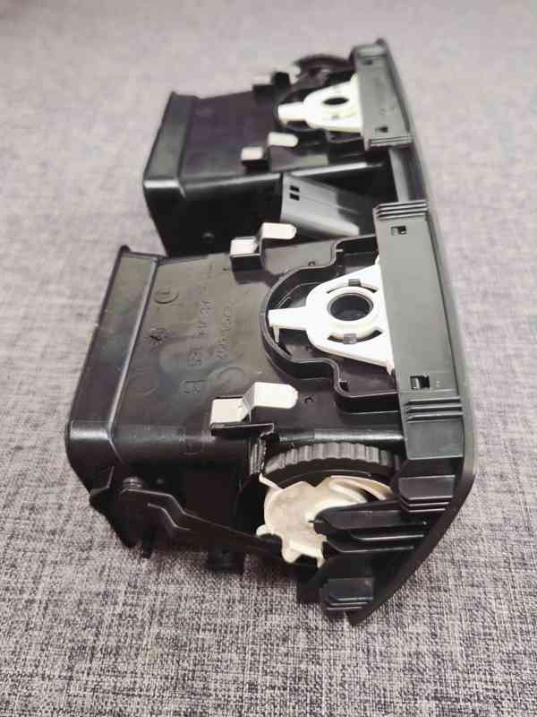 TOP stav!!! Škoda FABIA I středové výdechy ventilace topení - foto 3