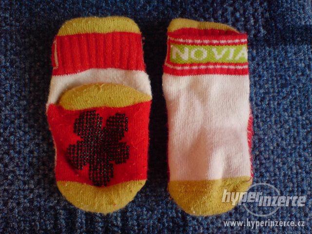 Dvoje ponožky - foto 2