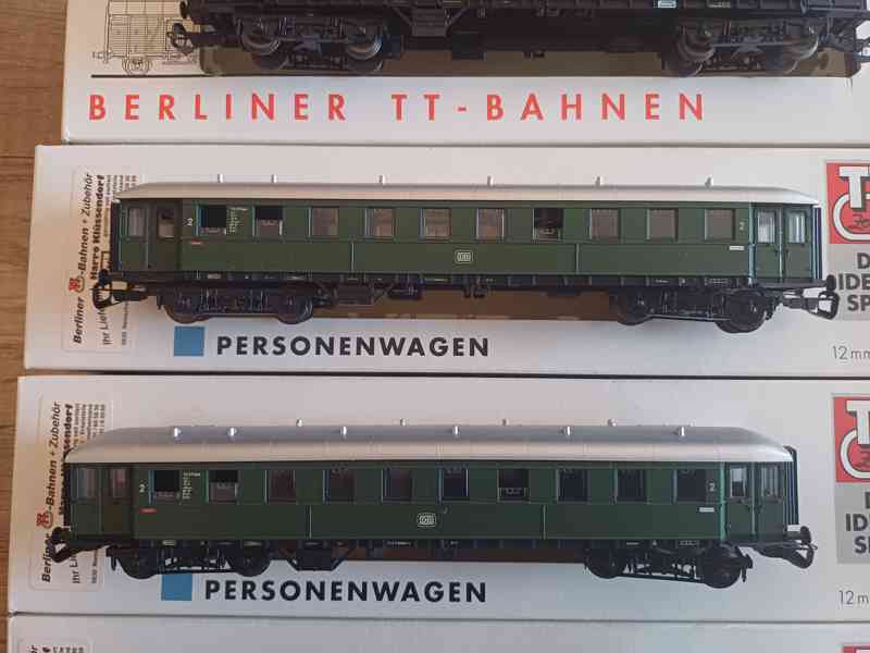 Osobní vozy spěšných vlaků.  TT - foto 2