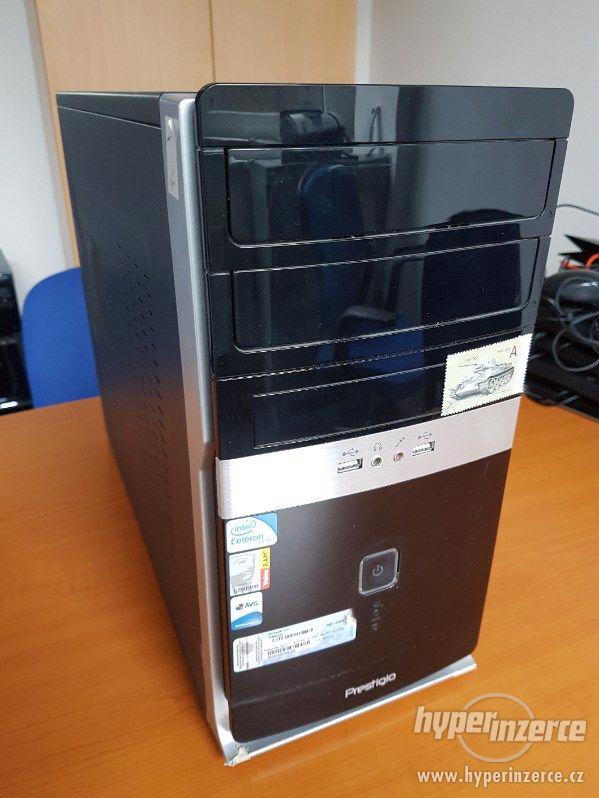 Stolní počítač s monitorem - foto 1