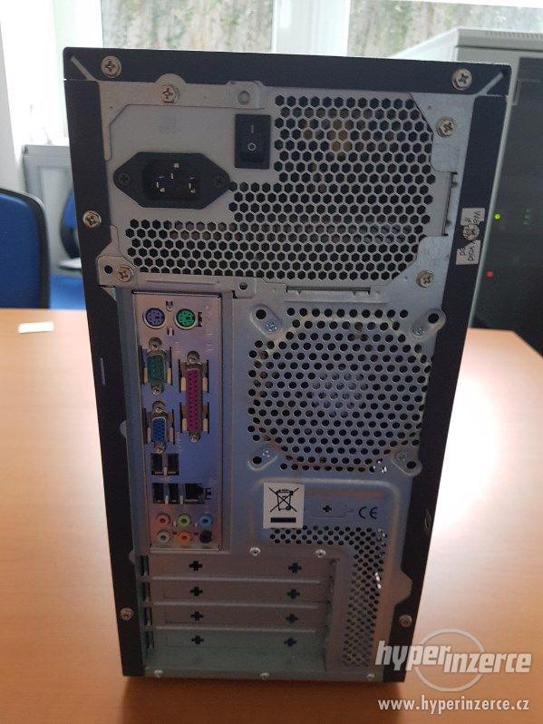 Stolní počítač s monitorem - foto 2