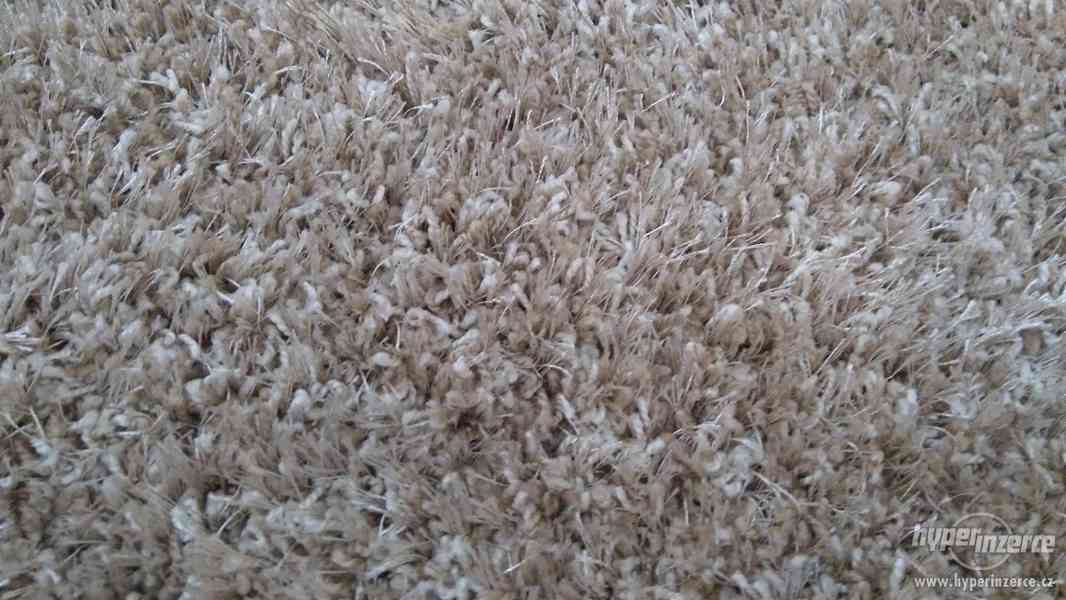 Prodám kvalitní zánovní kusový koberec 150x80 cm - foto 1