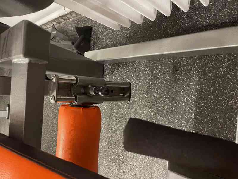 Posilovací stroj Předkopávání + Zakopávání v sedě - foto 3