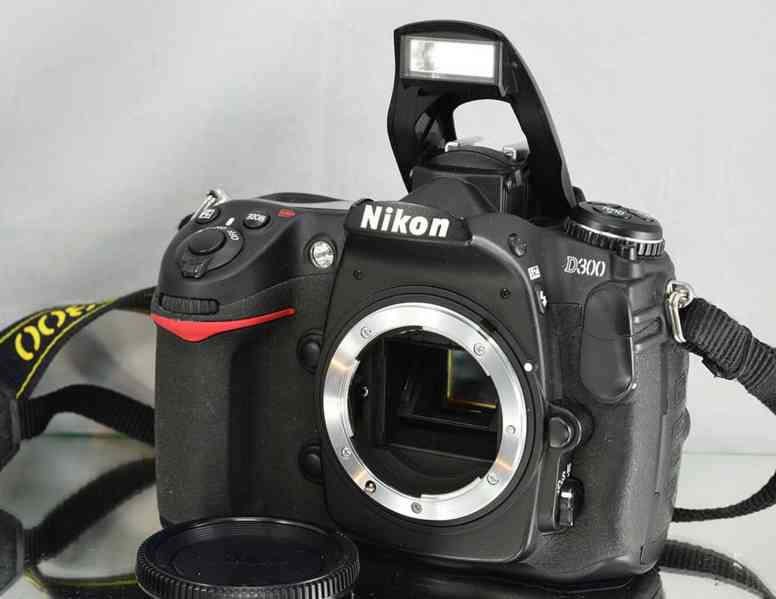 Nikon D300 **12.3 MPix CMOS*JPEG+RAW*16200 Exp. - foto 4