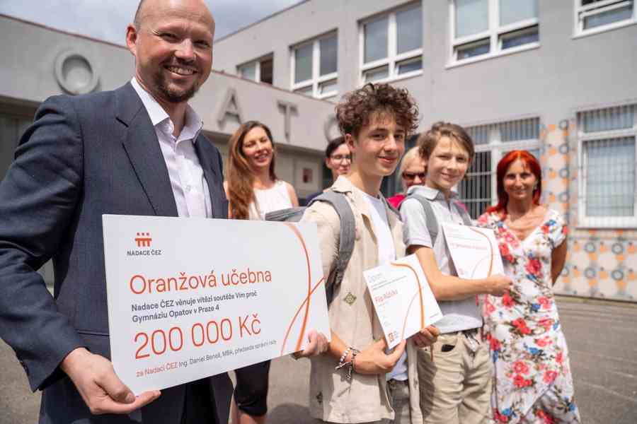 GYMNÁZIUM OPATOV HLEDÁ UČITELE INFORMATIKY A ANGLIČTINY - foto 2