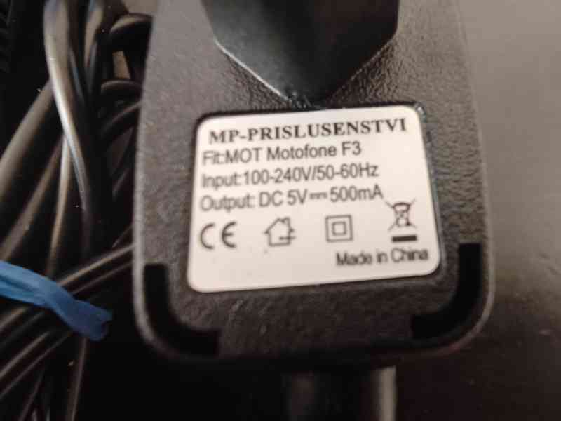 Nabíječka pro tlačítkové mobilní telefony Motorola - foto 2