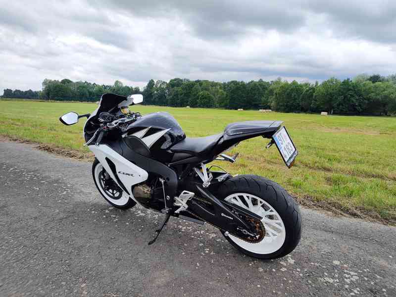 Honda CBR1000RR Fireblade, najeto 32 tkm - foto 3