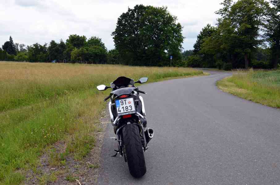 Honda CBR1000RR Fireblade, najeto 32 tkm - foto 4