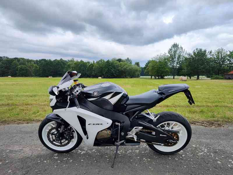 Honda CBR1000RR Fireblade, najeto 32 tkm - foto 2