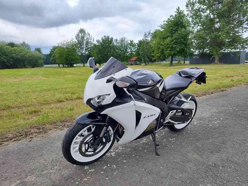 Honda CBR1000RR Fireblade, najeto 32 tkm - foto 11