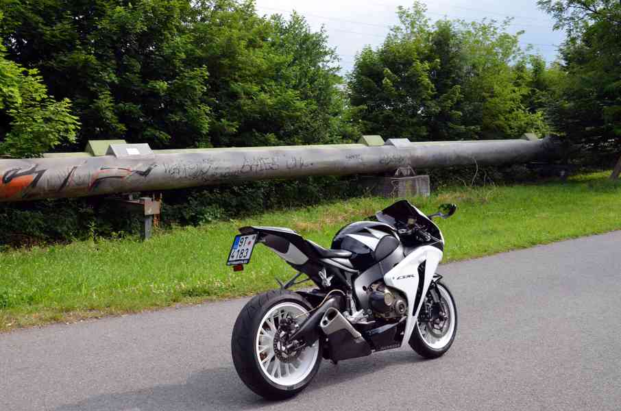 Honda CBR1000RR Fireblade, najeto 32 tkm - foto 7