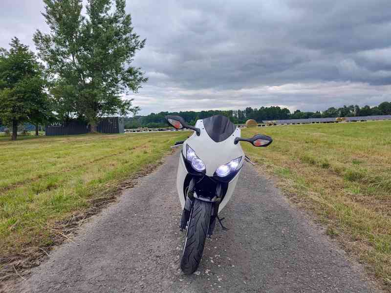 Honda CBR1000RR Fireblade, najeto 32 tkm - foto 10