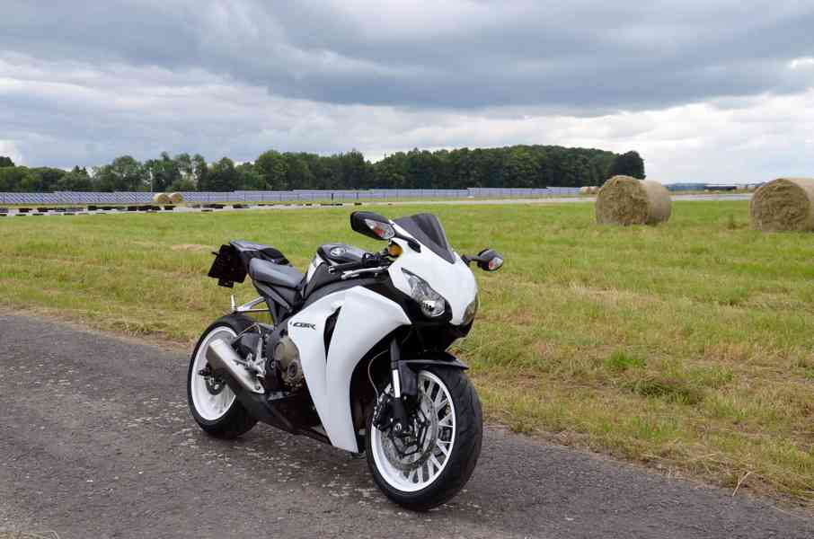 Honda CBR1000RR Fireblade, najeto 32 tkm - foto 9