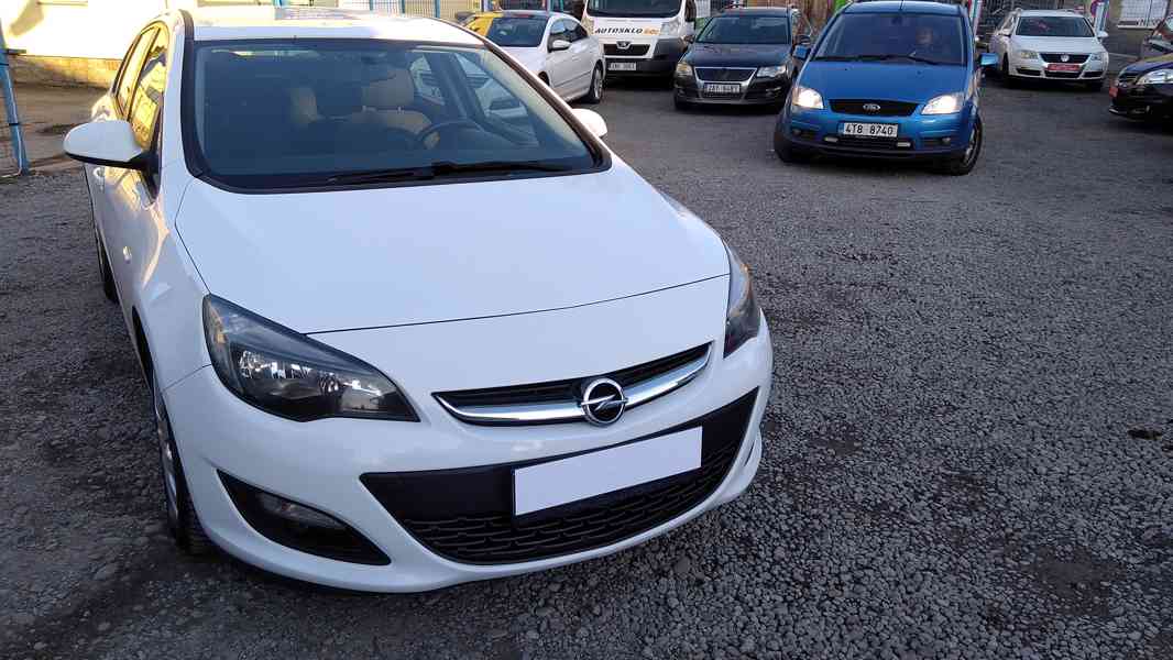 OPEL Astra 1,3CDTi Comfort ČR  70kw - foto 3