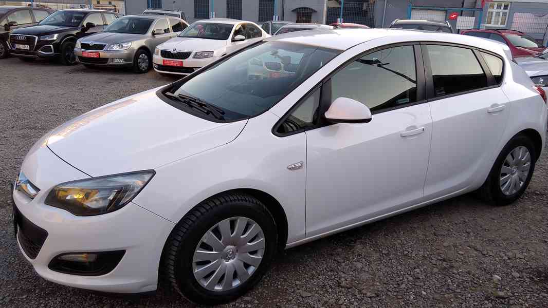 OPEL Astra 1,3CDTi Comfort ČR  70kw - foto 14