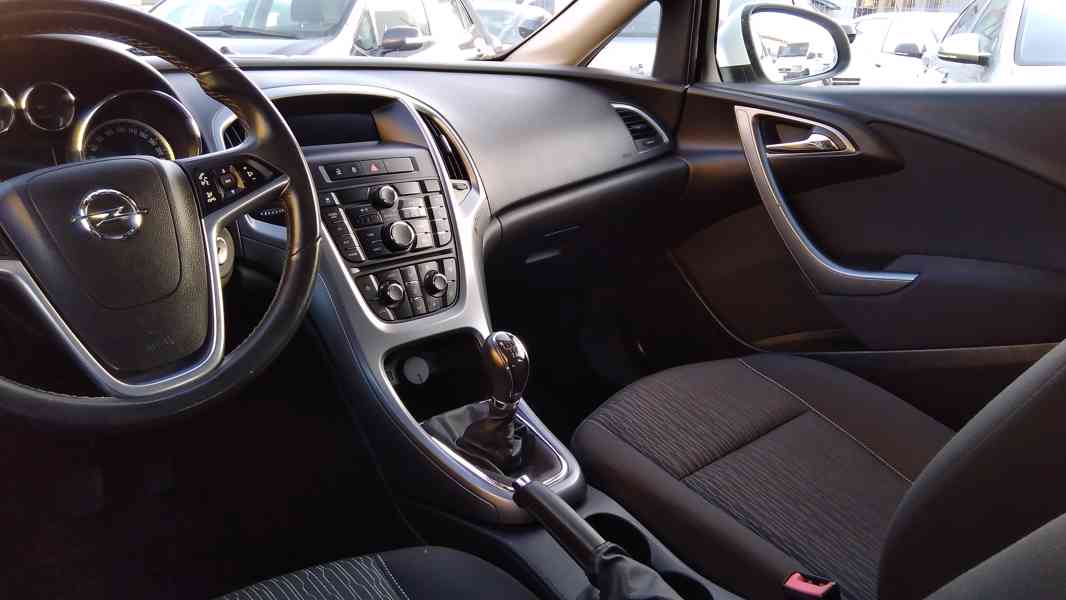 OPEL Astra 1,3CDTi Comfort ČR  70kw - foto 19