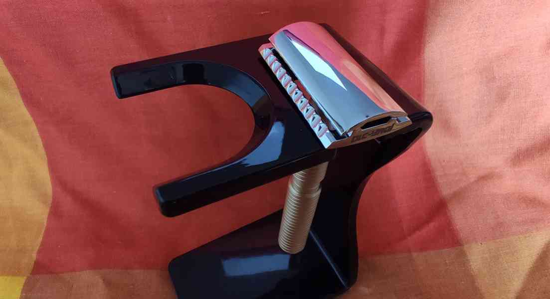 Set na holení Yaqi - stojánek + štětec - foto 5