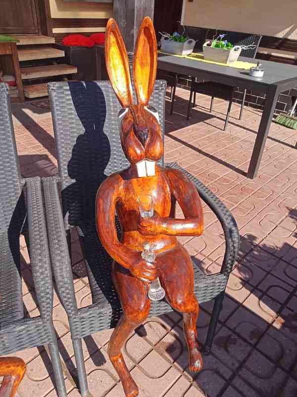 Dřevěné sochy - Velikonoční zajíci - - foto 7