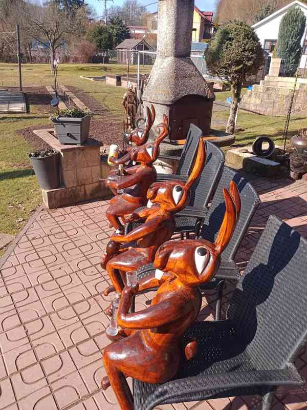 Dřevěné sochy - Velikonoční zajíci - - foto 2