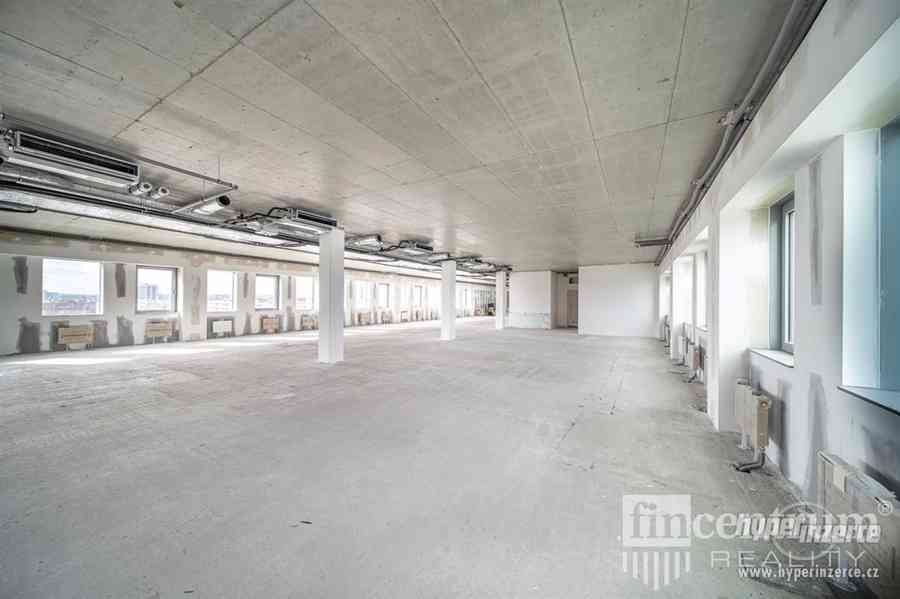 Pronájem kanceláře 490 m2 Vyskočilova, Praha Michle - foto 12