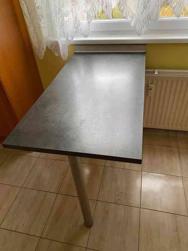 Nástěnný skládací (výklopný) stůl 