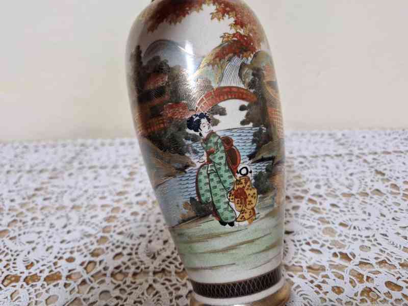 Bohatě zdobená zlacená Váza s Gejšami Satsuma Japonsko - foto 2